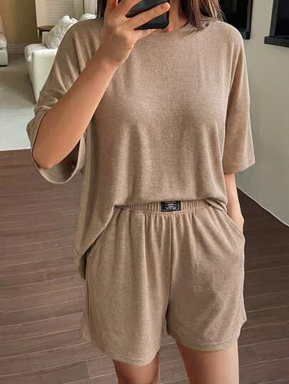DAZY Bộ đồ ngủ nữ 2 món kiểu dáng rộng rãi, dệt kim, in chữ, gồm áo thun ngắn tay và quần short, thích hợp cho mùa hè.