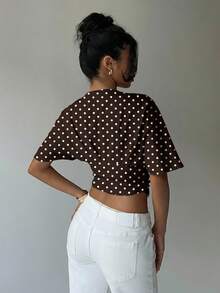 Aloruh Damen Minimalistisches Pendler T-Shirt mit Polka Punkt Muster, V-Ausschnitt und geraffter Taille, Sommer - Braun - Übersicht 4