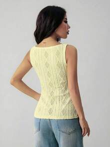 SHEIN PETITE Camisa casual sin mangas de mujer con textura geométrica y abotonadura sencilla, con tela texturizada geométrica y de microfibra elástica, camisa ajustada de mujer, elegante y de moda para el trabajo, top casual de moda simple para todos los días, primavera/verano, top sin mangas, blusas de estilo "Old Money", ropa occidental para mujer - Amarillo claro - Ver 2