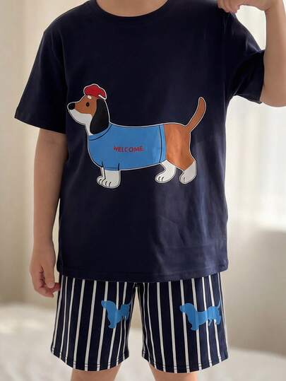 男童休闲可爱卡通腊肠犬刺绣图案圆领短袖T恤短裤套装，运动服，适合春夏季节、郊游、情人节、约会、旅行、度假、家庭聚会、返校、晚间活动、运动、生日派对等场合。