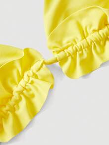 SHEIN MOD Conjunto de bikini y tanga triangular de unicolor con atar al cuello para mujer, atuendos de verano y vacaciones para mujer, conjunto de bikini con cuello de halter y lazos laterales en amarillo brillante, trajes de baño amarillos para mujer, bikini con volantes, Y2k, traje de baño elegante de playa para mujer, vintage, ropa de vacaciones para mujer - amarillo ganso - Ver 7