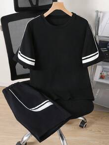 2pcs/Set Teenage Boys' Fashionable Black T-Shirt And Shorts Set, Soft Fabric, Comfortable, Suitable For Outing, Photography, School, Sports And Various Occasions, Stylish And Cool Summer Essential - Black - View 3