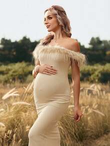 Cheriluna Maternity Đầm chụp ảnh bầu/Đầm dự tiệc sang trọng/Đầm dự tiệc mừng em bé - Đầm maxi dáng đuôi cá ôm sát, cổ lông vũ giả, trễ vai - Màu be - Xem 5