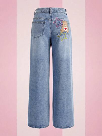 SHEIN X Care Bears Quần jeans ống rộng dáng casual dành cho nữ, thêu hình gấu hoạt hình và có túi.