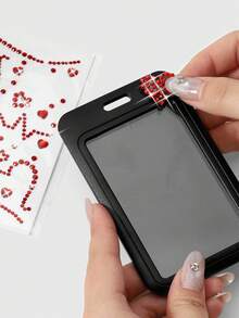 ROMWE 1 Mẫu retro Y2k ngọt ngào và cá tính, phong cách cô gái nóng bỏng, cá tính, đậm chất công nghiệp nặng, punk, gió tối, gothic, da bóng đỏ, dây đeo cổ tay bằng kim loại khoét lỗ hình mắt, bạc cổ, hình đầu lâu rỗng, chữ thập không đều, tự làm trang sức kim cương, mẫu chữ cái kim cương tròn "Love", nhãn dán đính đá, bìa trượt acrylic đen, bìa thẻ sinh viên, bìa thẻ du lịch, bìa thẻ giao thông, phụ kiện móc khóa hình ngôi sao, mặt dây chuyền túi xách, thích hợp cho nhân viên văn phòng, sinh viên, người đi dự tiệc, và sử dụng hàng ngày. - Nhiều màu - 149 - Xem 7
