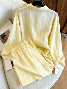 Conjunto de 2 piezas de camisa y pantalones cortos a rayas estilo vintage, casual y versátil - Amarillo - Ver 2