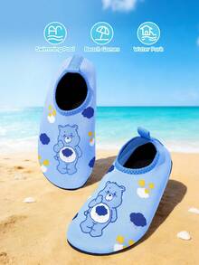 SHEIN X Care Bears 幼兒與兒童戶外運動休閒時尚防滑水鞋，舒適透氣可愛卡通圖案沙灘鞋，男孩女孩通用 - 藍色 - 查看 2