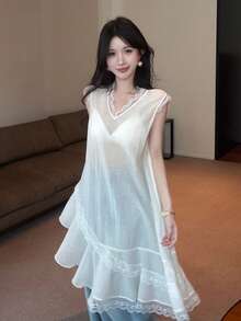Joudiya 蕾丝拼接透视白色无袖上衣，中长款，专为音乐节、情人节、婚礼、休闲、海滩度假等夏季场合设计。 - 米色 - 查看 5