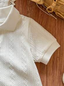 SHEIN Vintaside Kids 男婴夏季针织菱形图案V领短袖上衣套装（2件套），包含上衣和配套短裤，时尚简约学院风，无图案，宽松版型，适合外出、休闲和轻度运动。 - 白色 - 查看 5