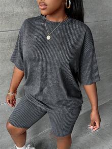 SHEIN CURVE+ Plus Size Women Summer Casual Streetwear Fashionable Street Chic Daily Commute Gym Drop Shoulder Loose Ribbed Knit T-Shirt And Skinny Shorts Set - Multicolor - View 4