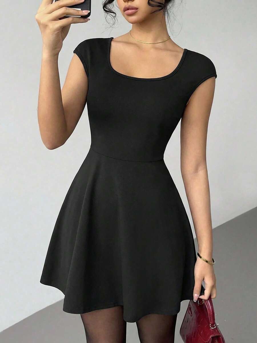 Vestido negro de cuello cuadrado ajustado para adolescentes, versátil para primavera/verano y vacaciones, ajuste ceñido y adecuado para salidas, fiestas y diversas ocasiones - Negro - Ver 1