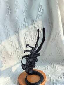 Joivida 1 pieza Soporte de teléfono con forma de Alien Face Hugger, soporte de escritorio de teléfono celular con tema de película de terror, soporte de teléfono 3D único con forma de monstruo para escritorio, hogar y oficina, regalo genial de soporte de teléfono para fans del terror, gamers y amantes del cine, material con base estable, perfecto para teléfono, tableta y dispositivos pequeños, excelente para decoración de escritorio, soporte de teléfono y regalo con tema de terror - Multicolor - Ver 6