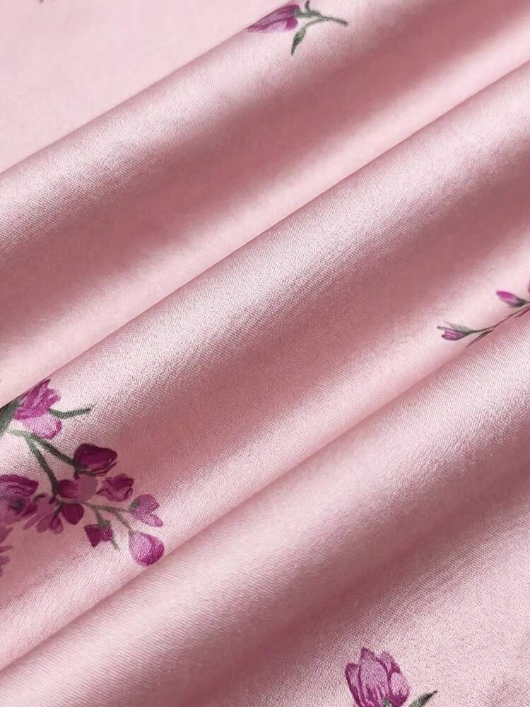 Vestido corto con estampado floral rosa, cuello halter, con detalle de abertura y silueta evasé, estilo primavera-verano, estilo francés parisino, vestido de vacaciones, vestido para salir, vestido de sol para mujer, vestido mini amarillo rosa, vestido de mujer para tomar el té