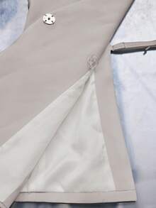 Aveloria GENKIRA Sacou de damă alb, cu spate decoltat, design supradimensionat pe umeri, nasturi asimetrici metalici, stil minimalist deconstruit - Gri - Vizualizare 8