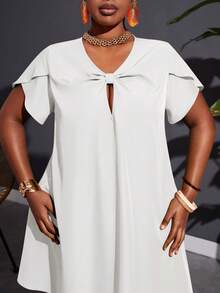 Slaydiva Vestido casual de vacaciones de línea A holgado de twill verde con tejido sin elástico y detalle de nudo para mujeres de talla grande - Blanco - Ver 5
