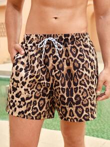 Manfinity VDAYZ 男士豹纹斜插口袋抽绳腰休闲沙滩短裤 - 鏽棕色 - 查看 4