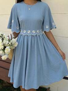 SHEIN 优雅蓝色A字连衣裙，饰有白色刺绣花朵，适合少女穿着 - 霧霾藍 - 查看 2