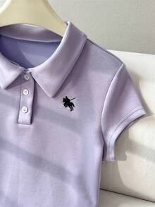 Elamini 女士休闲简约 Polo 领马绣修身 T 恤 + 低腰迷你裙裤套装 - 淡紫色 - 查看 5