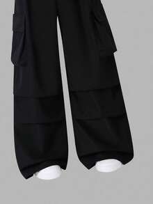 SHEIN 2件套少女休闲T恤和工装裤套装，蝴蝶结刺绣图案圆领短袖T恤和裤子，春夏时尚套装 - 黑色 - 查看 3