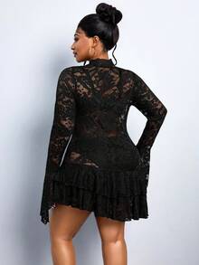 SHEIN PETITE CURVE 大码女式花卉蕾丝深V喇叭袖性感连衣裙 - 黑色 - 查看 2