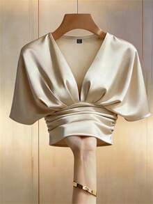 Franclia 女士优雅休闲杏色V领落肩短袖缎面上衣，收腰设计。性感夏日上衣，完美适用于度假、优雅女士装扮、休闲约会以及休闲工作/通勤。 - 香檳色 - 查看 1