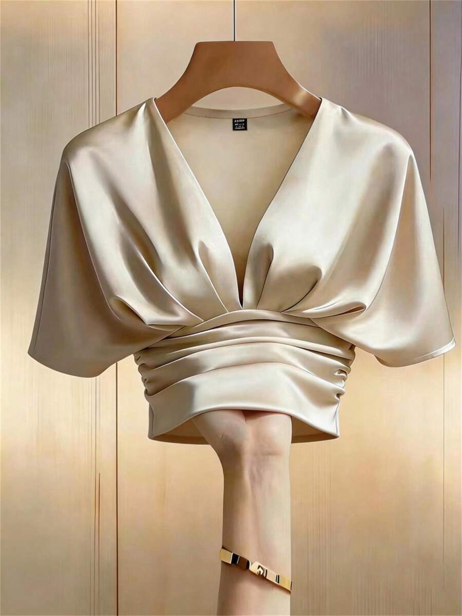 Franclia 女士优雅休闲杏色V领落肩短袖缎面上衣，收腰设计。性感夏日上衣，完美适用于度假、优雅女士装扮、休闲约会以及休闲工作/通勤。 - 香檳色 - 查看 1