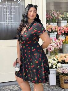 GalTyme 大码樱桃印花褶皱胸腰A字连衣裙，弹力面料，春夏款 - 黑色 - 查看 3