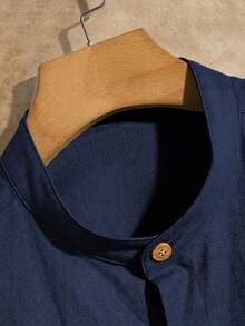 EASEVO Kemeja Pria Ukuran Besar Lengan Pendek Warna Polos Kancing Tunggal dengan Kerah Mandarin dan Saku, Cocok untuk Liburan atau Hadiah Hari Ayah - Navy Blue - View 3