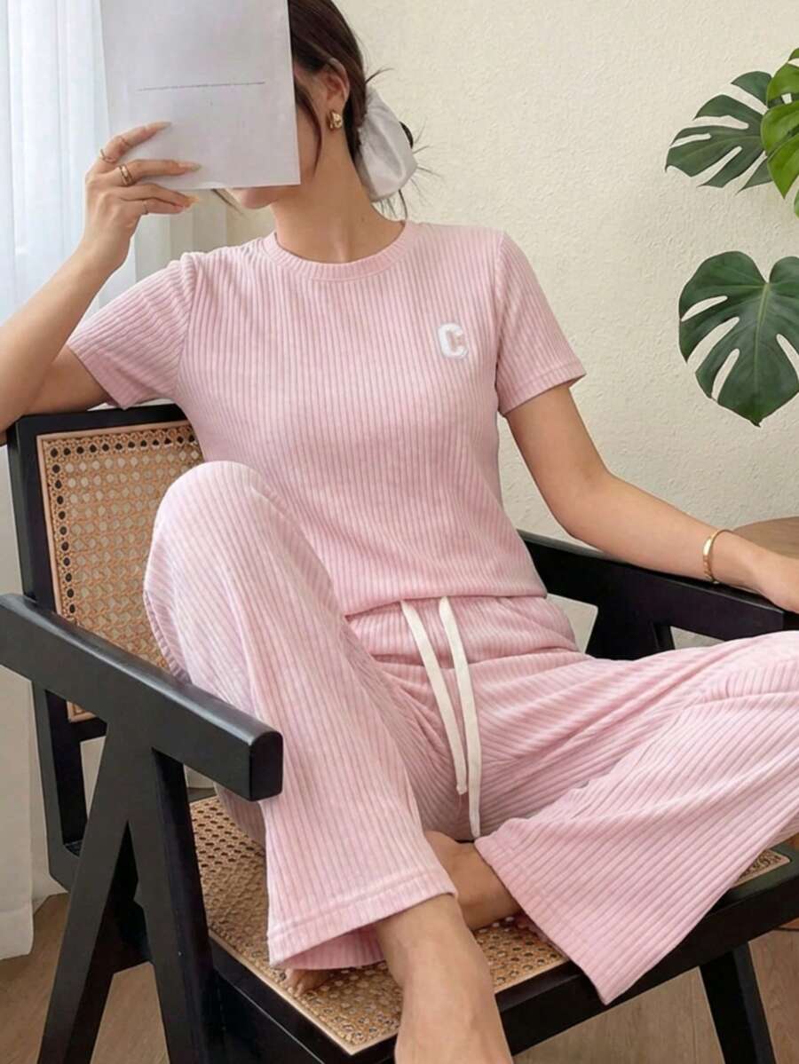 Conjunto casual de dos piezas acanalado: camiseta manga corta y pantalón amplio con cordón, Conjunto loungewear acanalado negro: camiseta relaxed fit y pantalón wide leg, Set cómodo acanalado 2 piezas: top básico + pantalón holgado con cintura ajustable - Rosa - Ver 1