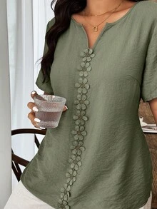 Weeklong Blusa holgada de manga corta con estampado floral, parches y volantes para mujer talla grande, ideal para vacaciones de primavera/verano - Verde militar - Ver 3