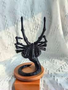 Joivida 1 pieza Soporte de teléfono con forma de Alien Face Hugger, soporte de escritorio de teléfono celular con tema de película de terror, soporte de teléfono 3D único con forma de monstruo para escritorio, hogar y oficina, regalo genial de soporte de teléfono para fans del terror, gamers y amantes del cine, material con base estable, perfecto para teléfono, tableta y dispositivos pequeños, excelente para decoración de escritorio, soporte de teléfono y regalo con tema de terror - Multicolor - Ver 5
