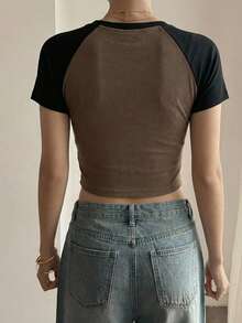 Joudiya Crop-t-shirt Mit Rippenstrick Und Farbblock-raglanärmeln Für Damen - Kaffeebraun - Übersicht 8