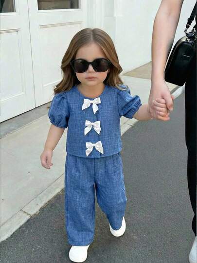 SHEIN 女婴藏蓝色白蝴蝶结装饰开衫短袖上衣和裤子套装，适合外出穿着