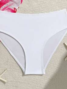 SHEIN 少女三件套比基尼，百合印花挂脖三件式泳衣套装，新款夏季款式，亲肤速干泳装。三角罩杯+系带纱笼设计，高腰全包臀贴合身形。时尚沙滩泳装，打造清新甜美造型的必备单品。适合游艇巡航、女士游轮派对、女士夏季服装。 - 白色 - 查看 4