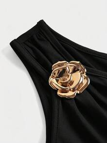 SHEIN Girlism 少女连衣裙，红色纯色，金属花朵装饰，褶皱肩部，褶皱下摆，时尚连衣裙 - 黑色 - 查看 5