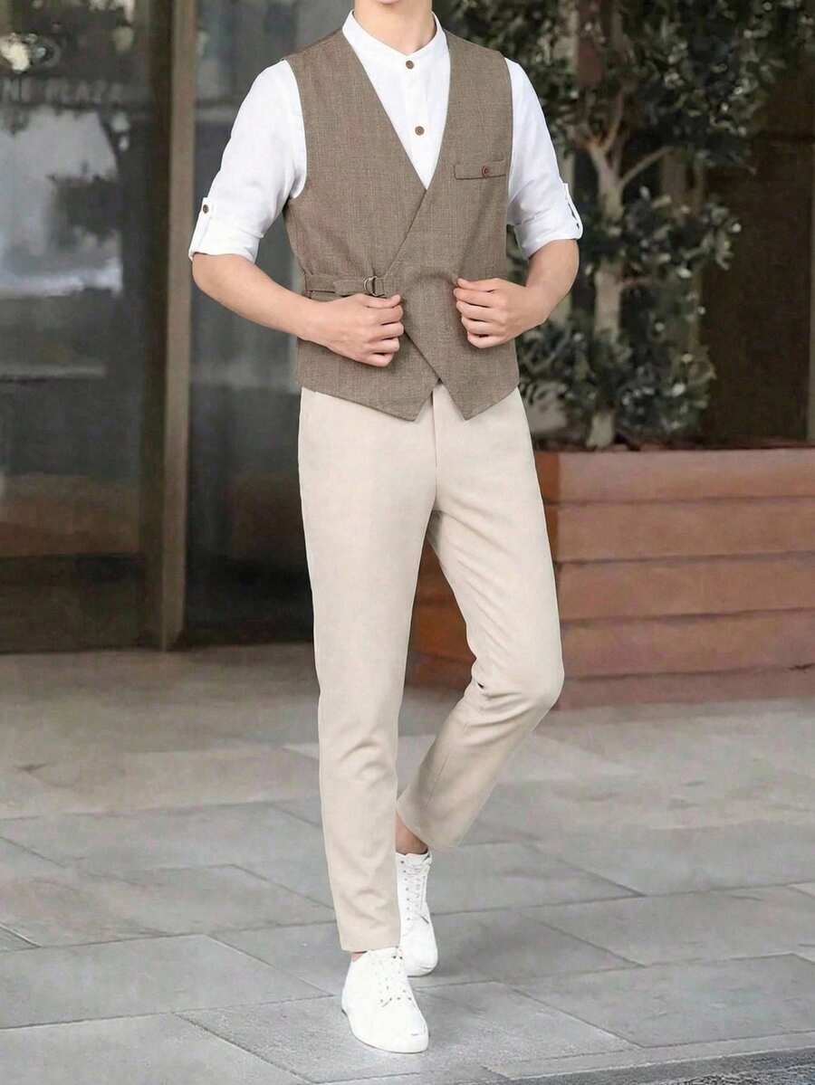 SHEIN 三件套儿童/青少年男童舒适百搭男士西装套装，包含白色衬衫、棕色马甲和卡其色裤子，适合春夏季各种场合，例如外出、情人节、约会、旅行、家庭聚会、返校、婚礼、正式活动、运动、生日派对等。