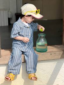 DAZY Bộ đồ 2 món kiểu Hàn Quốc cho bé trai: áo sơ mi cổ bẻ kẻ sọc và quần ống rộng. - Màu xanh hải quân - Xem 5