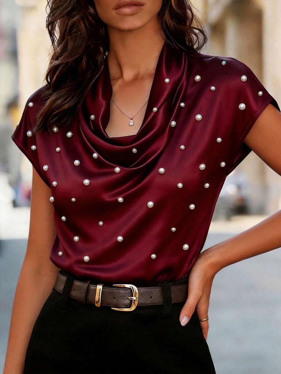 EMERY ROSE Áo thun nữ mùa hè đa năng màu đỏ rượu vang bằng satin, cổ áo xếp ly, thiết kế đính hạt toàn thân, kiểu dáng thanh lịch, mềm mại, thích hợp cho các buổi hẹn hò và tụ họp, dáng rộng thoải mái, cân bằng giữa sự thoải mái và phong cách công sở. - Màu Đỏ Sâu - Xem 1