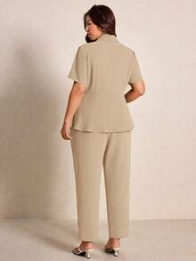 Elaquor Conjunto de 2 piezas de camisa de manga corta de un solo botón y pantalones de unicolor para mujer de talla grande - Albaricoque - Ver 3