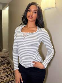 Natali Santanap 女士秋季蕾丝边饰叠层长袖条纹T恤 - 淺灰色 - 查看 5