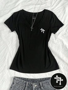 EMERY ROSE 加大码女式夏季V领修身T恤，复古十字花卉朋克亚文化动漫印花，短袖V领 - 黑色 - 查看 1