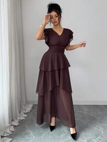 SHEIN Franclia 纯色雪纺衬里V领褶皱复古弹力腰A字层叠浪漫荷叶边不对称下摆双喇叭袖长款连衣裙，优雅法式复古风，简约百搭，适合春夏穿着，可作夏季长裙、情人节礼服、嘉年华服装、沙滩装、度假装、派对优雅礼服，女士酒红色长款连衣裙 - 棕色 - 查看 8