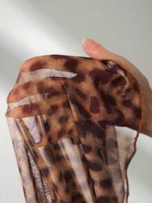 SHEIN PETITE 女士彩色复古印花垂褶领口层叠荷叶边连衣裙，度假风，豹纹印花，优雅女士连衣裙，棕色连衣裙，女士度假装扮 - 彩色 - 查看 9