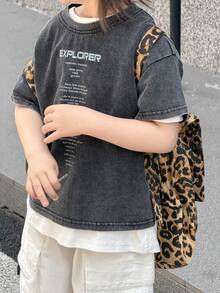 Dazy Kids 破舊風短袖T恤，夏季兒童字母印花休閒上衣，適合小男孩 - 深灰色 - 查看 3