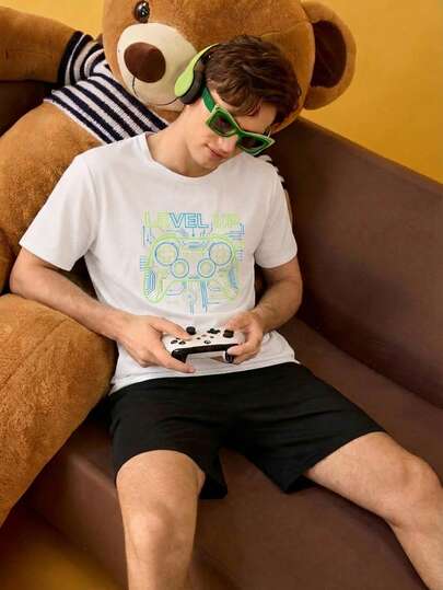 Conjunto de pijama para hombres con Top de manga corta con estampado de auriculares y shorts