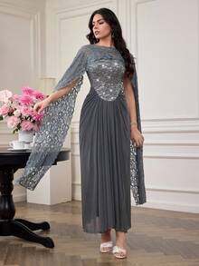 Modelyn Bộ 2 món sang trọng, thanh lịch gồm áo choàng Poncho màu vàng nhạt và váy slip dress phối lưới đính sequin. - Xám - Xem 5