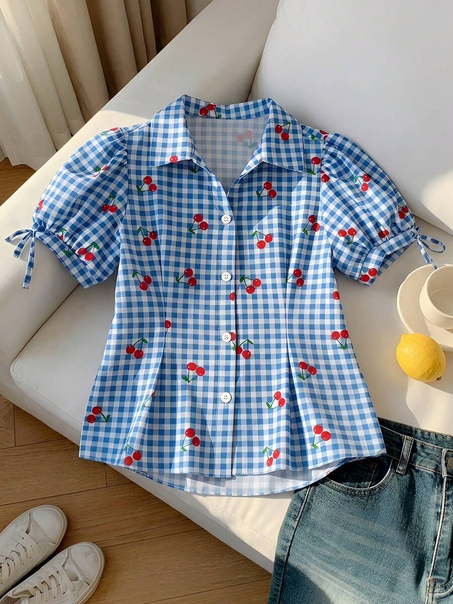 SHEIN Áo kiểu tay phồng họa tiết kẻ caro xanh dương in hình quả anh đào dành cho bé gái lớn, cổ bẻ, thắt eo, phong cách preppy ngọt ngào. - Màu xanh lam - Xem 1