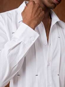 AKNOTIC Camisa de vestir de manga larga con un solo abotonado y pliegues para hombre, de estilo casual - Blanco - Ver 6