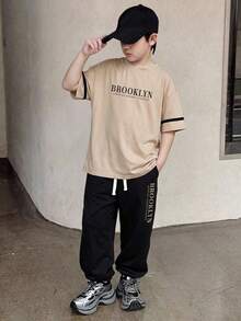 SHEIN 两件套儿童/青少年男童卡其色简约撞色字母印花短袖T恤和撞色字母运动裤，休闲舒适时尚百搭，面料柔软，适合日常穿着、上学、郊游、户外运动、度假。 - 卡其色 - 查看 8