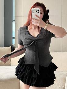 Dazy Plus V领蕾丝拼接撞色系带修身甜美短袖T恤，女士加大码，夏季 - 深灰色 - 查看 6